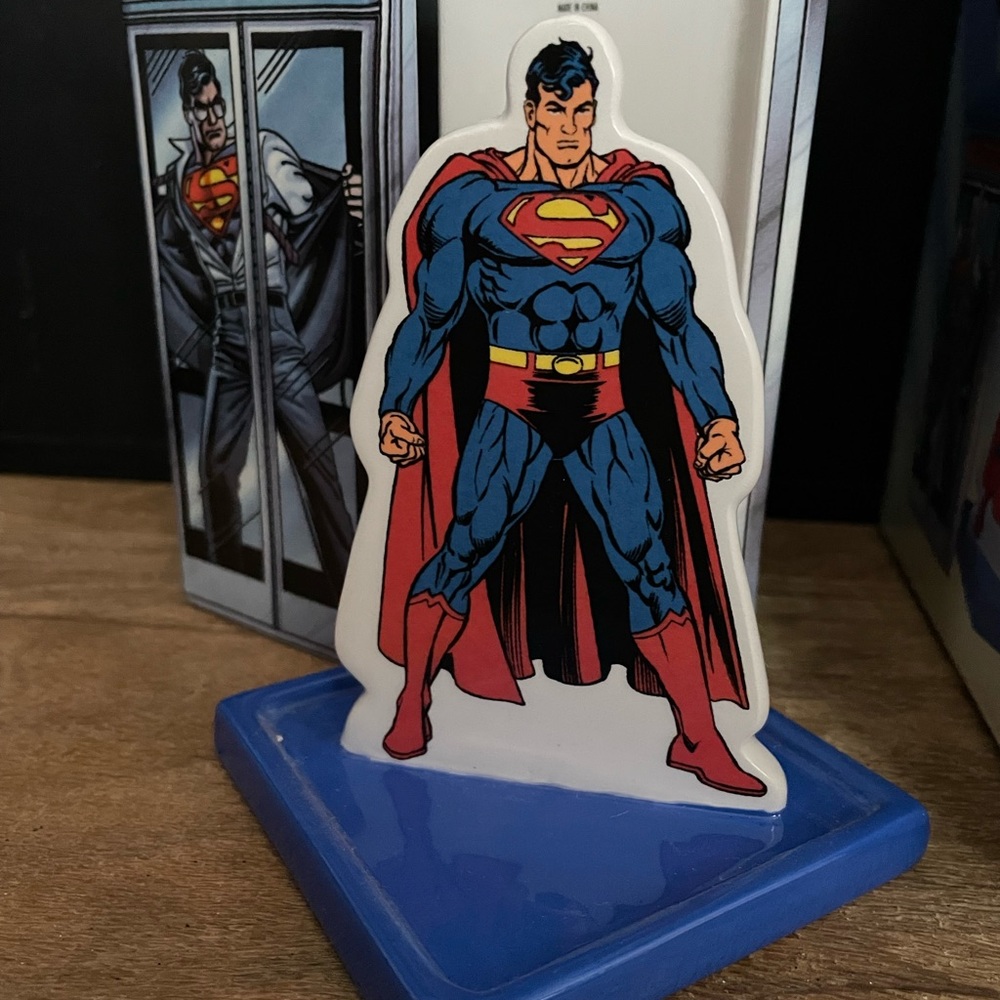 Superman Telephone Booth Salt and Pepper Shaker. - Picture 2 of 12